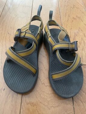Kids Chaco Sandals in Yellow and Gray size 3